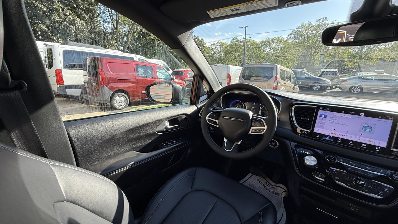 Chrysler Pacifica Select 2027