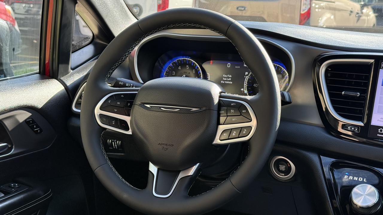 Chrysler Pacifica Select 2027