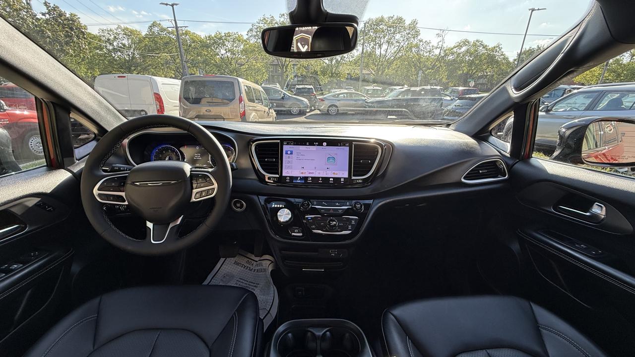 Chrysler Pacifica Select 2027