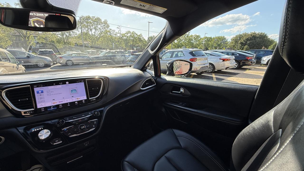 Chrysler Pacifica Select 2027