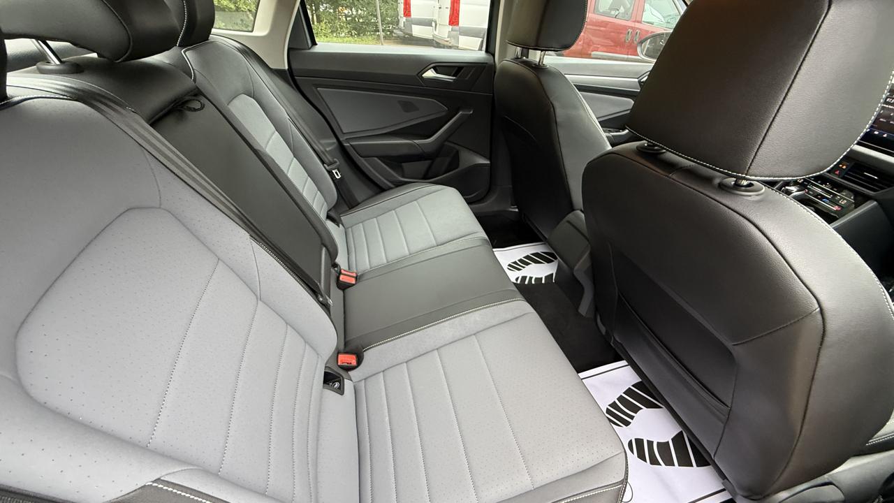 Volkswagen Jetta SE 2025