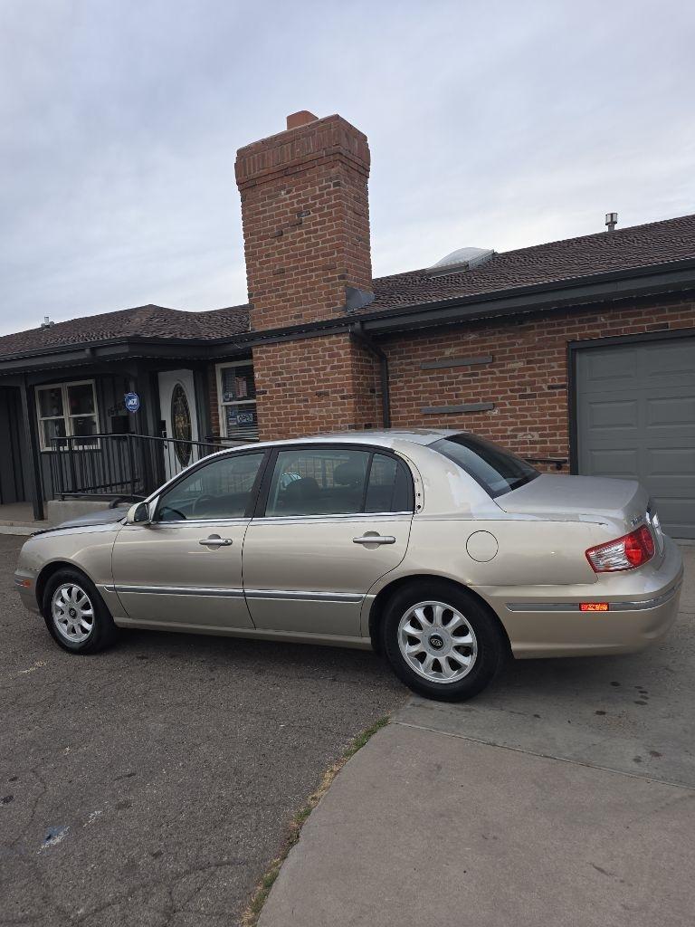 2004 Kia Amanti Sedan