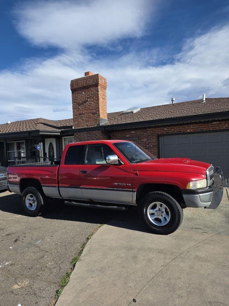 1997 Dodge Ram 1500 ST Club Cab 8-ft. Bed 4WD
