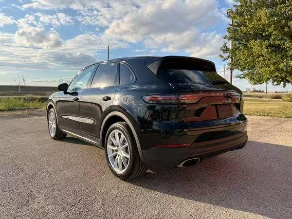 View vehicle photo 5