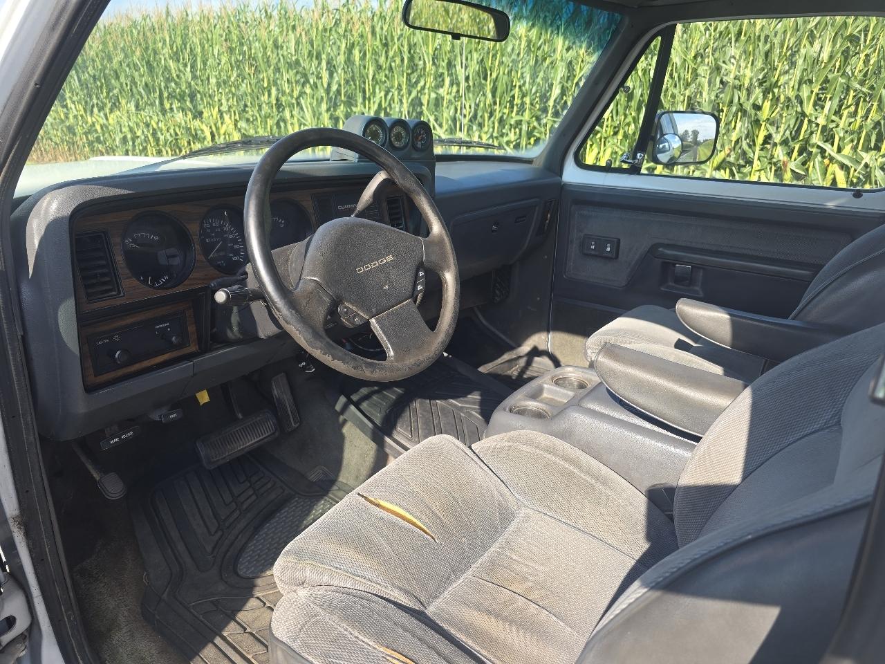 Dodge D350 Club Cab 8-ft. Bed 2WD 1993