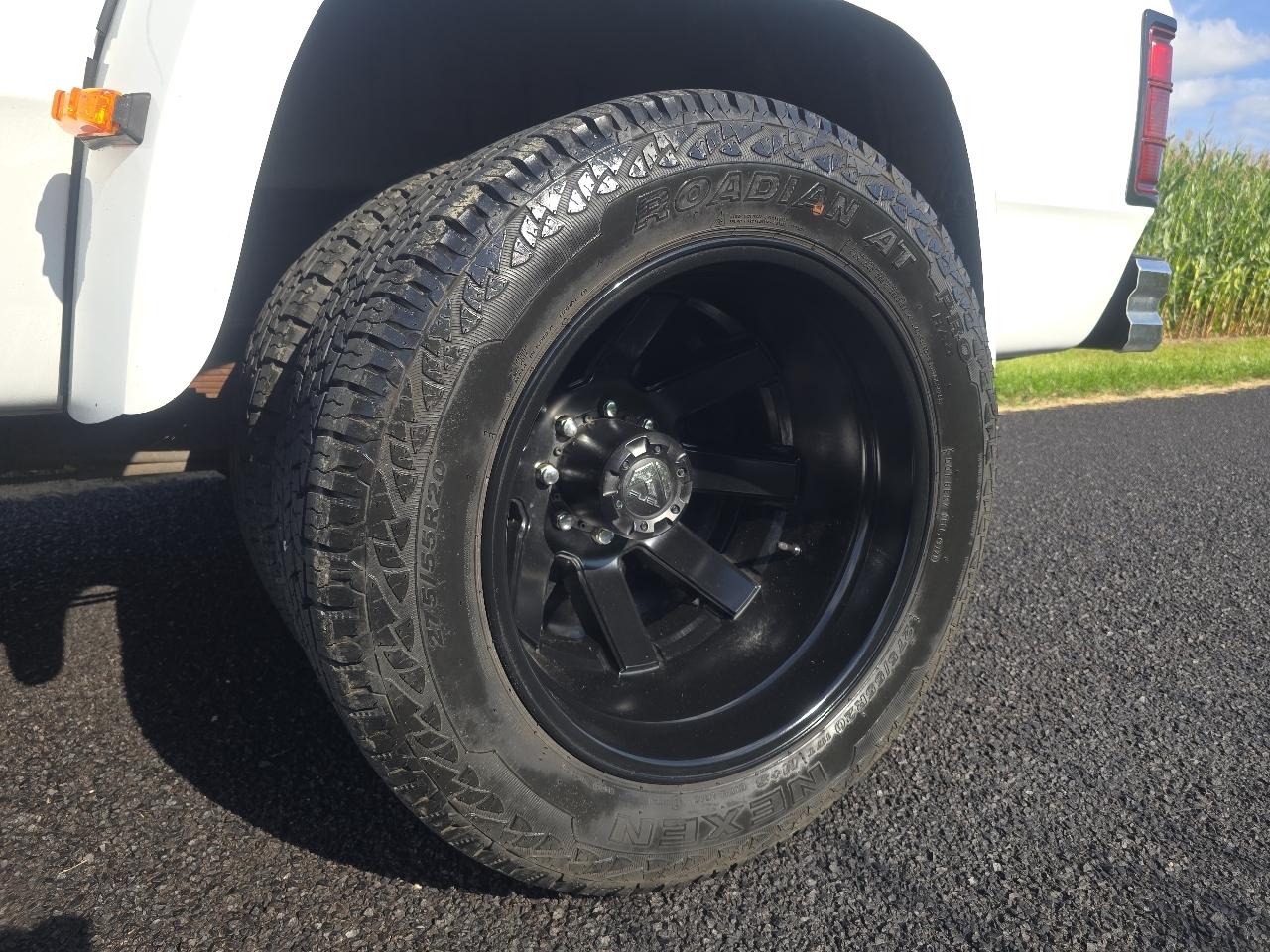 Dodge D350 Club Cab 8-ft. Bed 2WD 1993