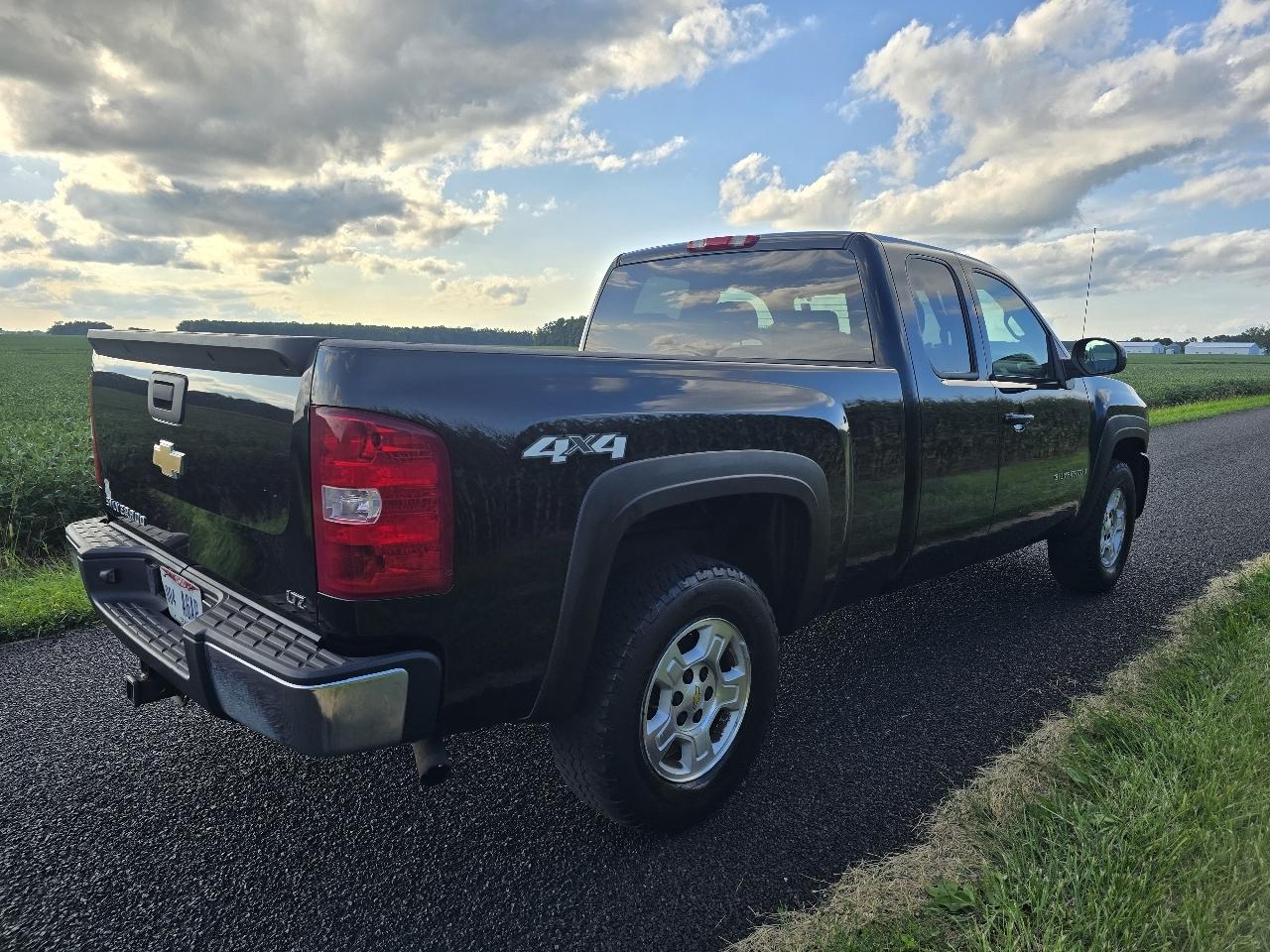 Chevrolet Silverado 1500 Work Truck Ext. Cab Std. Box 4WD 2008