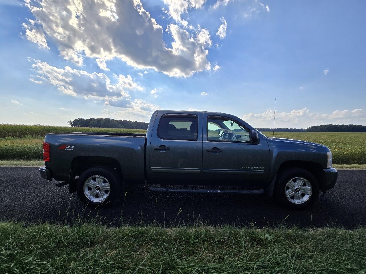 Chevrolet Silverado 1500 LT Crew Cab 4WD 2011
