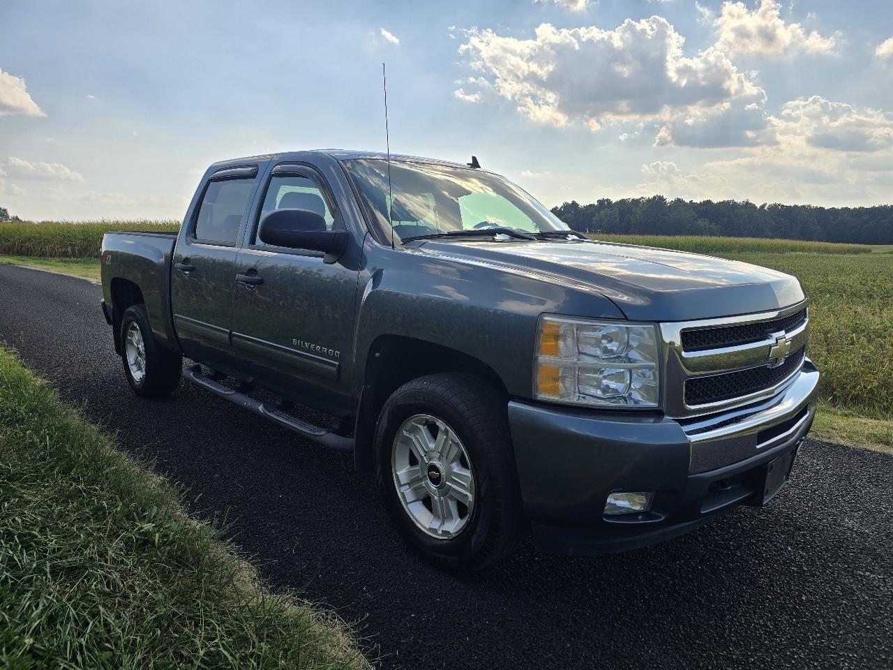 Chevrolet Silverado 1500 LT Crew Cab 4WD 2011