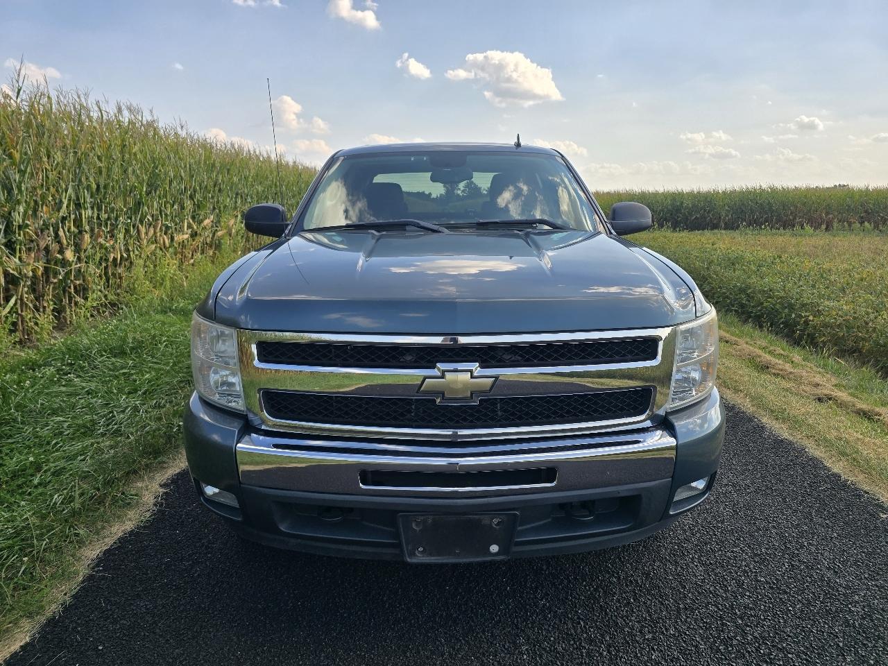 Chevrolet Silverado 1500 LT Crew Cab 4WD 2011