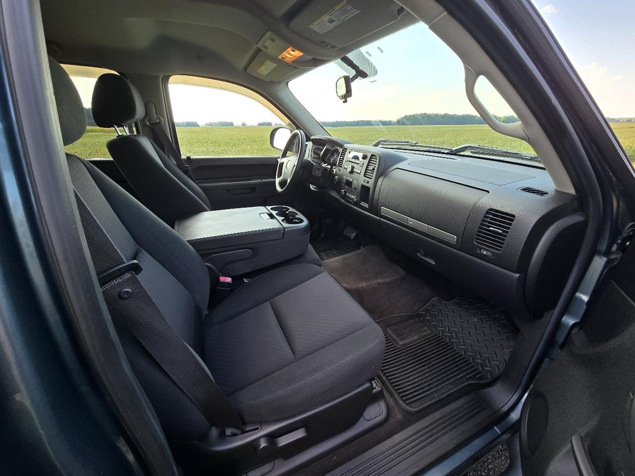Chevrolet Silverado 1500 LT Crew Cab 4WD 2011