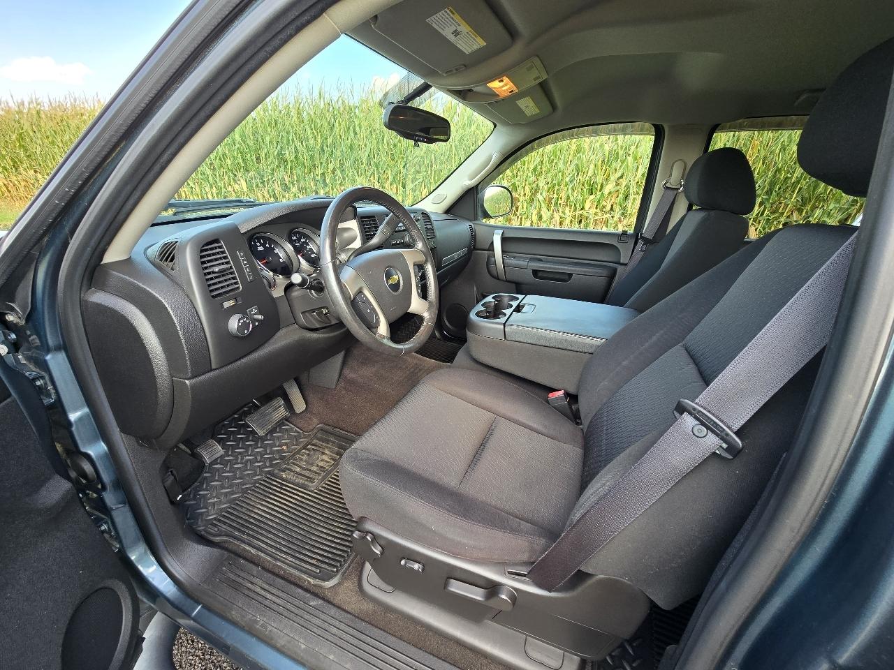 Chevrolet Silverado 1500 LT Crew Cab 4WD 2011