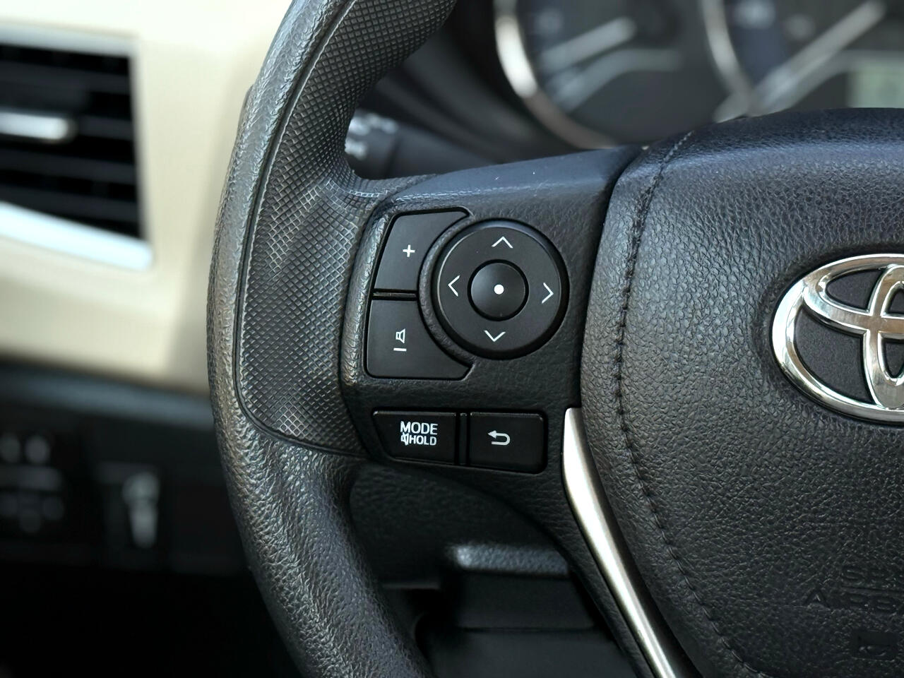 2015 Toyota Corolla L photo 11