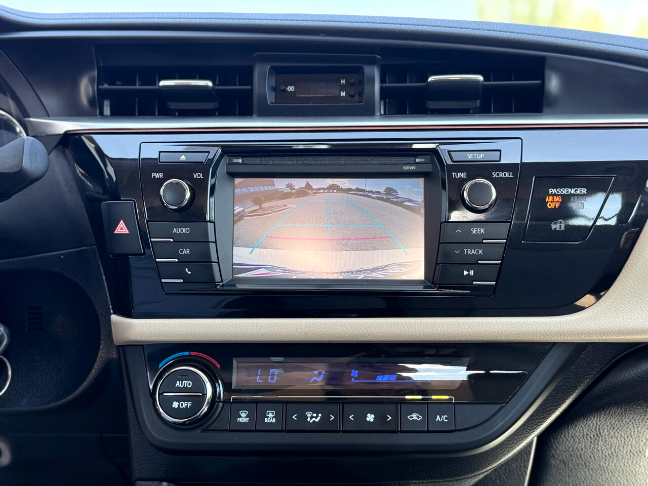 2015 Toyota Corolla L photo 16