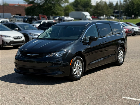 2022 Chrysler Voyager LX