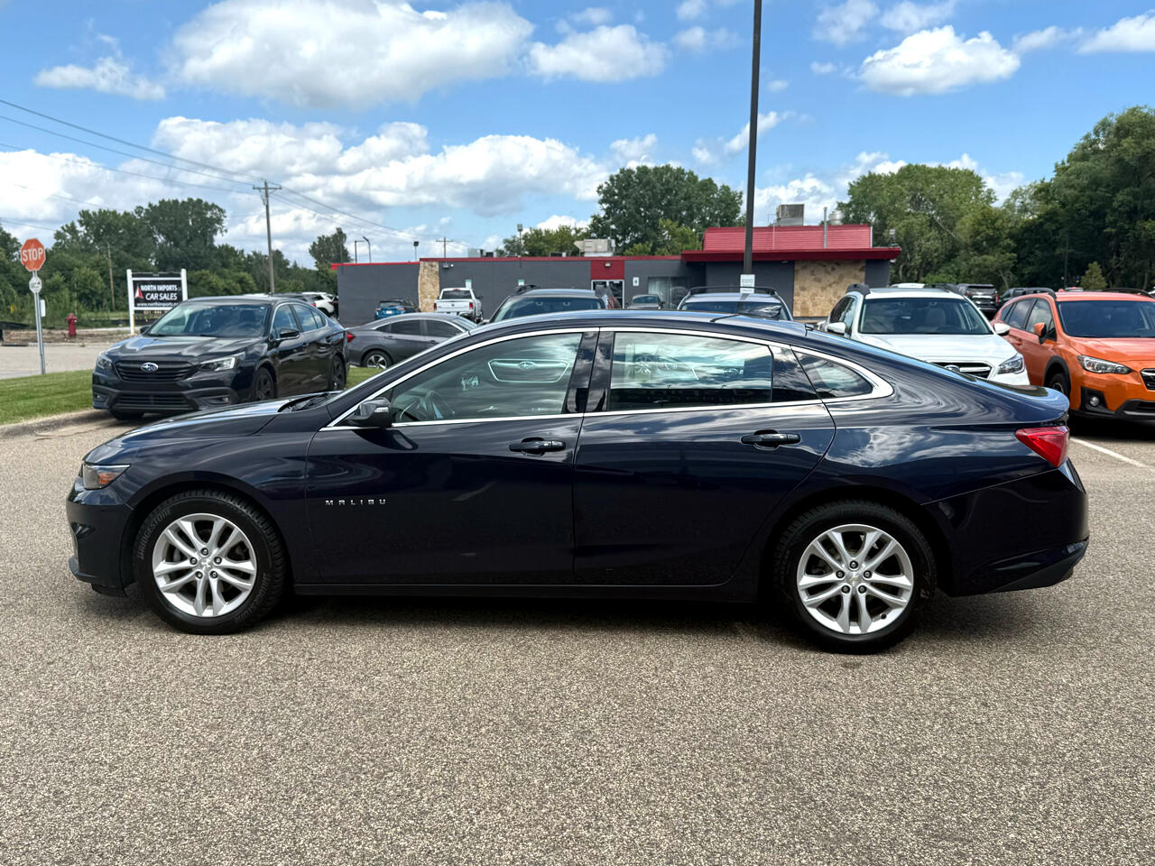 2017 Chevrolet Malibu 1LT photo 2