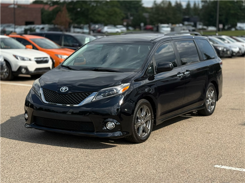 2017 Toyota Sienna SE 8-Passenger