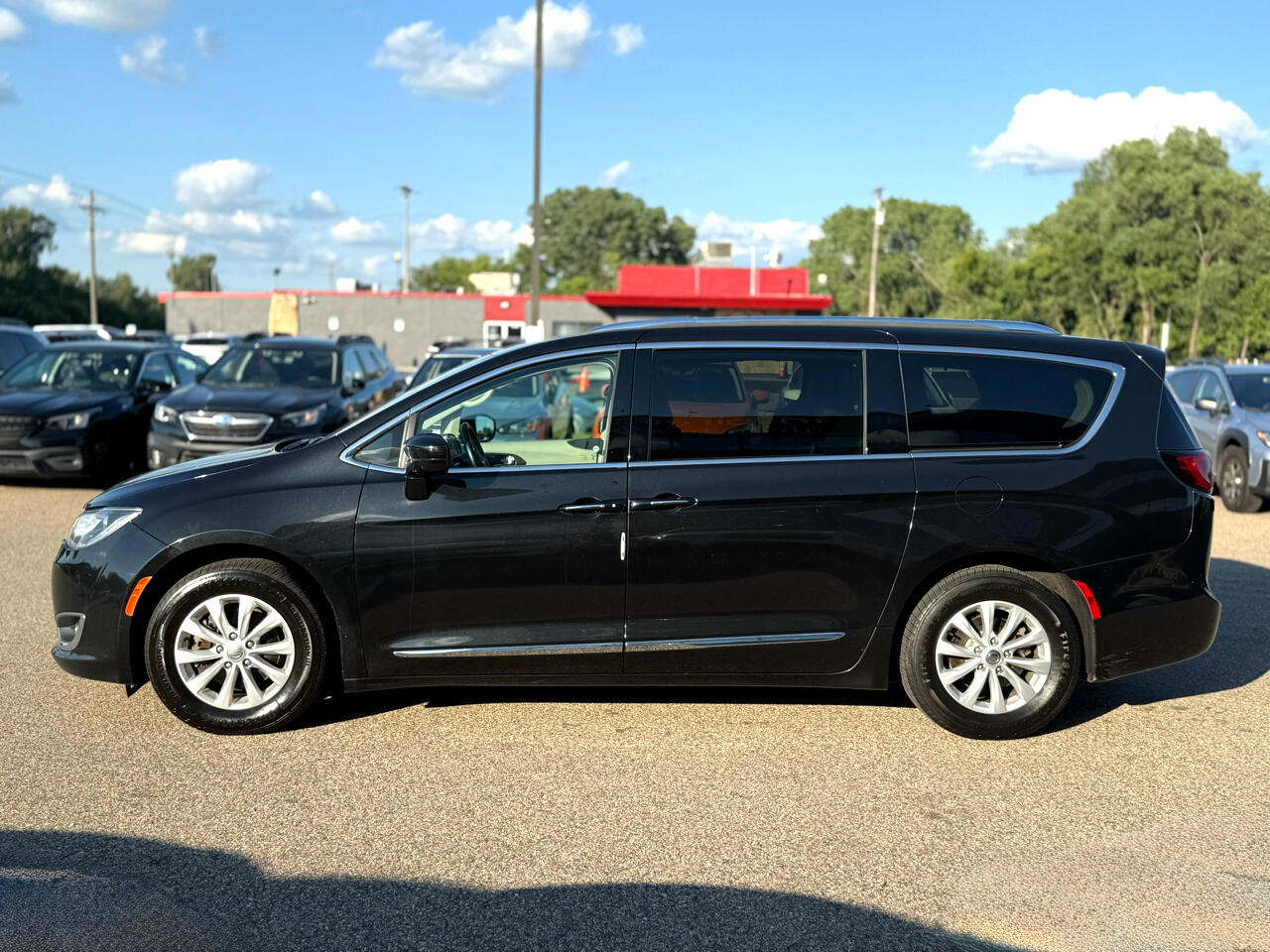 2018 Chrysler Pacifica Touring L photo 2