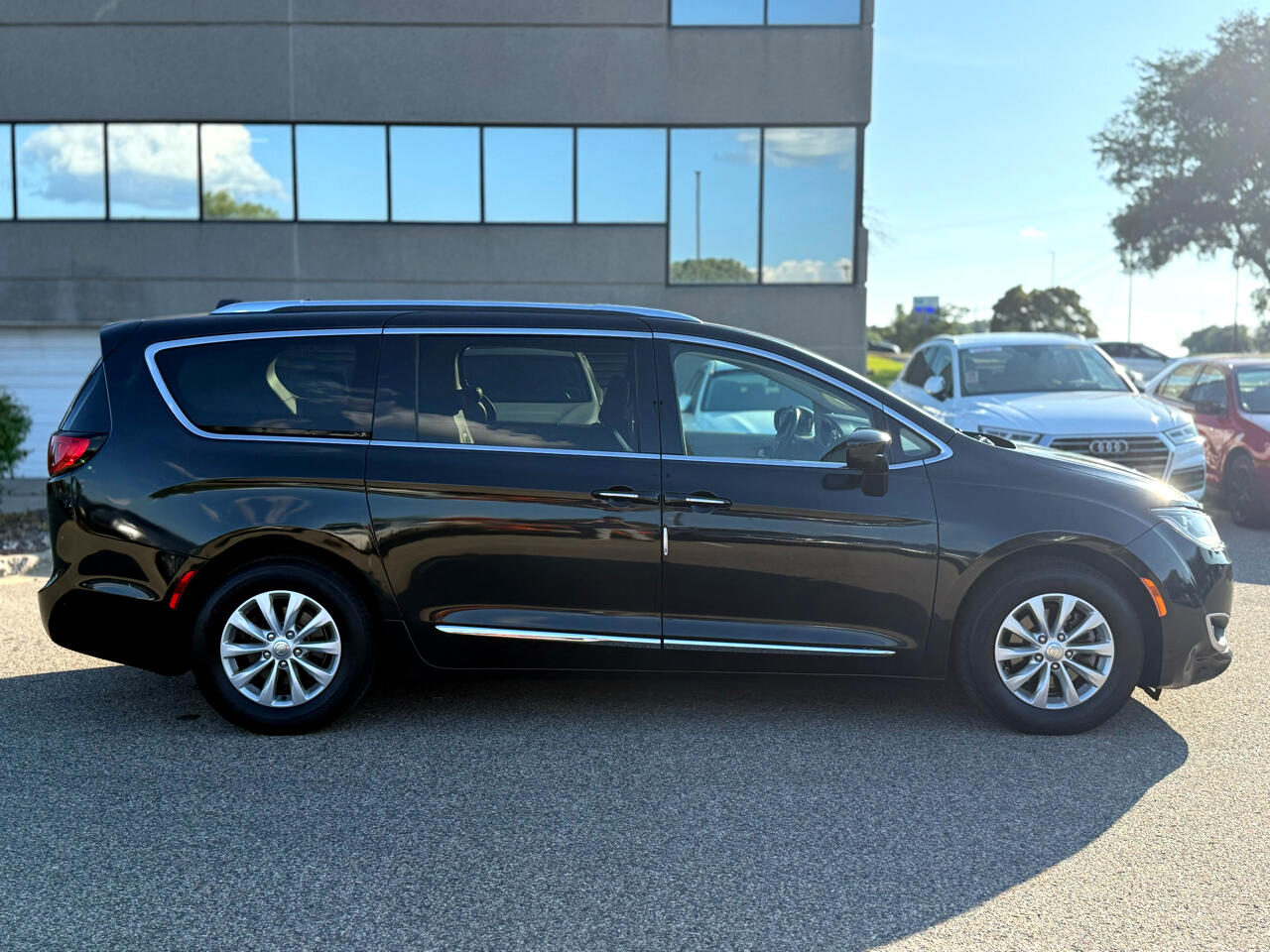 2018 Chrysler Pacifica Touring L photo 6