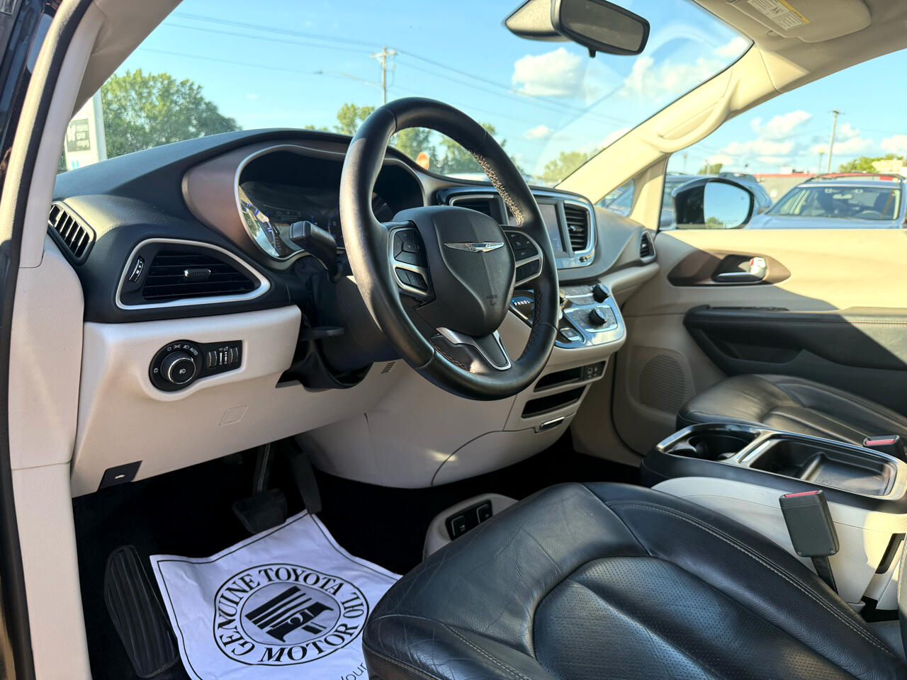 2018 Chrysler Pacifica Touring L photo 10