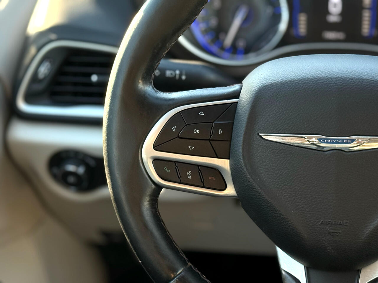 2018 Chrysler Pacifica Touring L photo 12