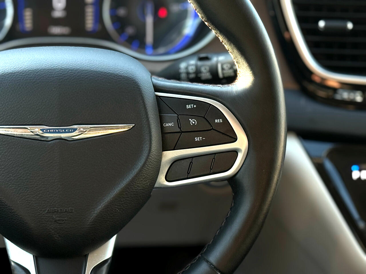 2018 Chrysler Pacifica Touring L photo 14