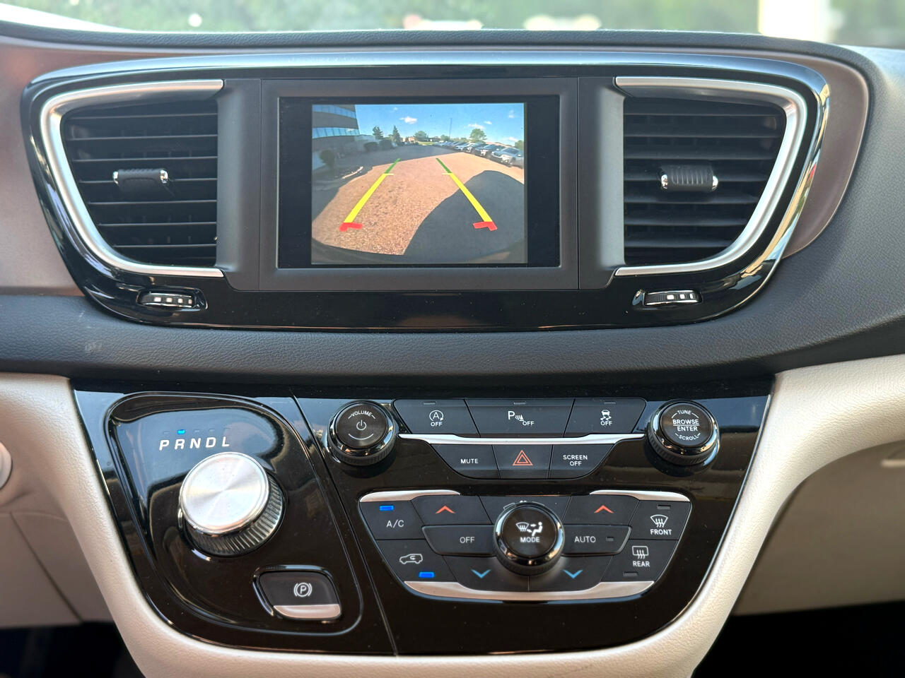 2018 Chrysler Pacifica Touring L photo 17