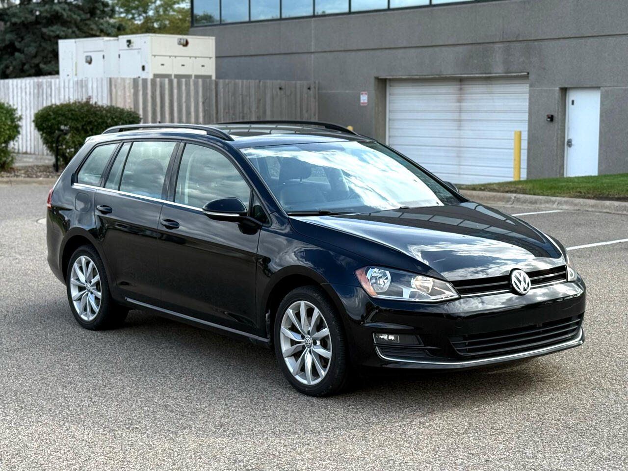 2017 Volkswagen Golf SportWagen TSI SE photo 3