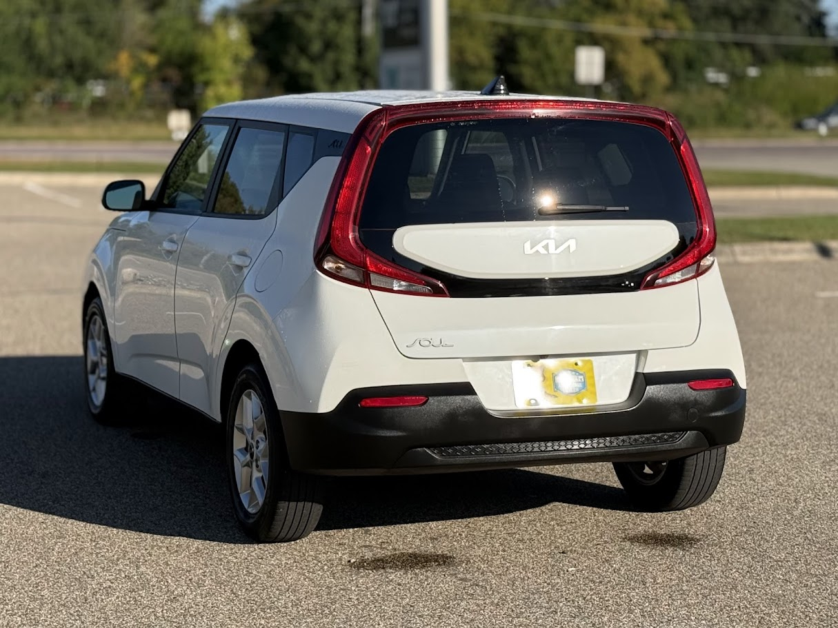 2022 Kia Soul LX photo 2
