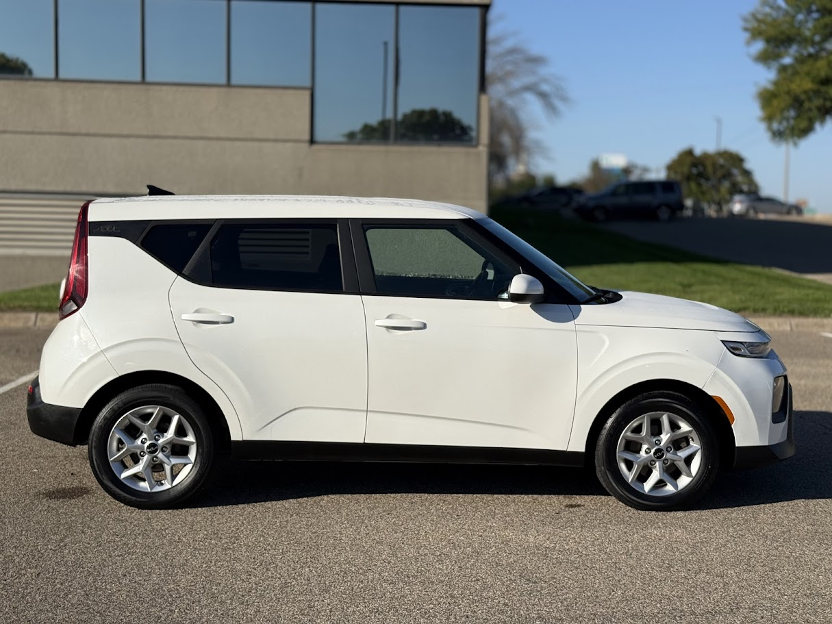 2022 Kia Soul LX photo 5