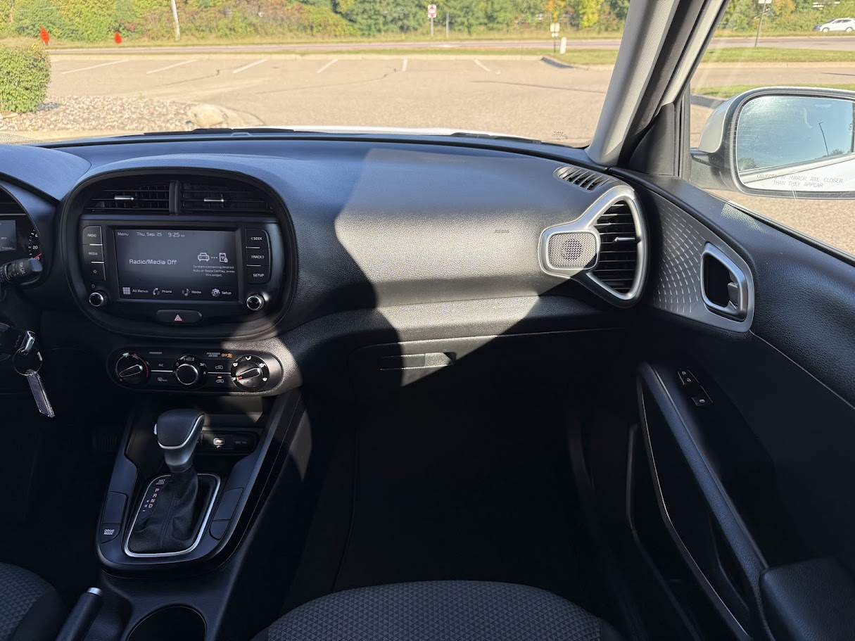 2022 Kia Soul LX photo 17