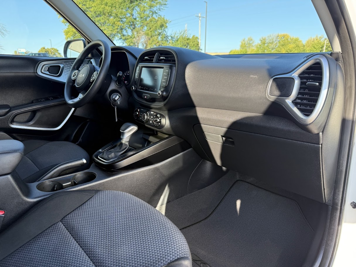 2022 Kia Soul LX photo 18