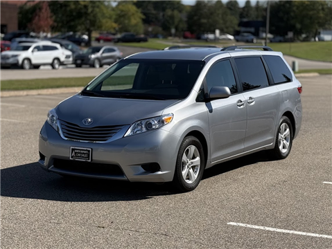 2017 Toyota Sienna LE 8-Passenger