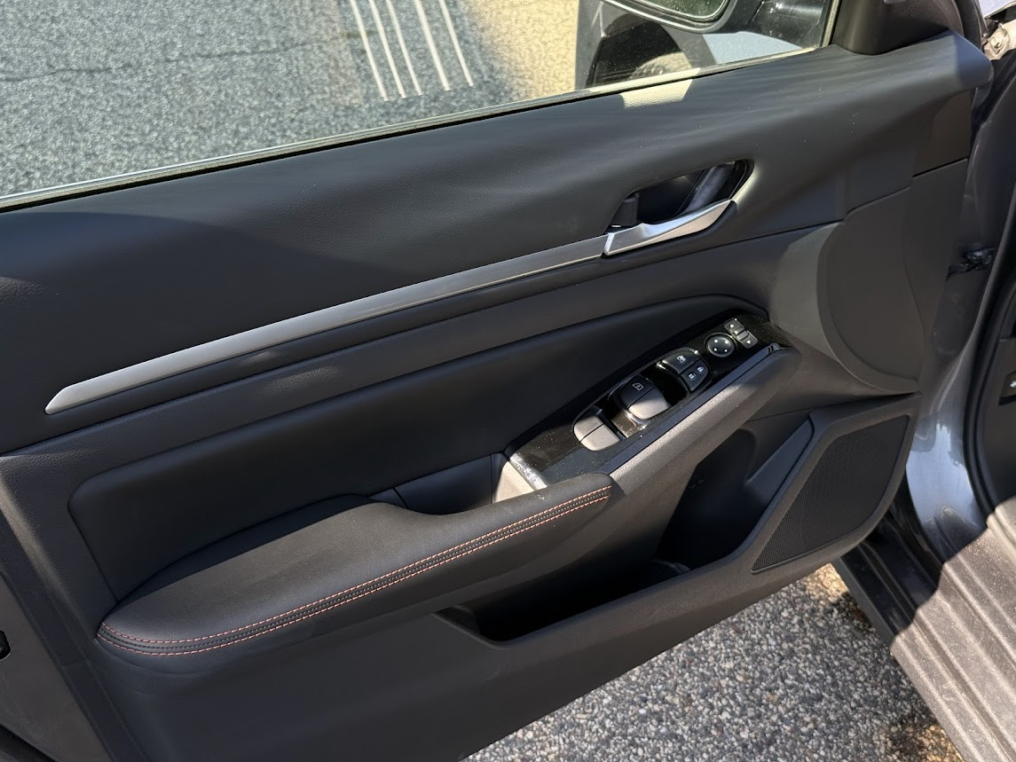 2024 Nissan Altima 2.5 SR photo 8