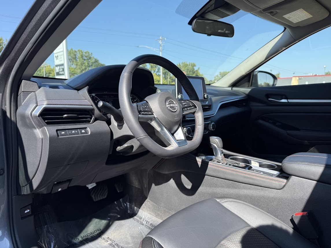2024 Nissan Altima 2.5 SR photo 9