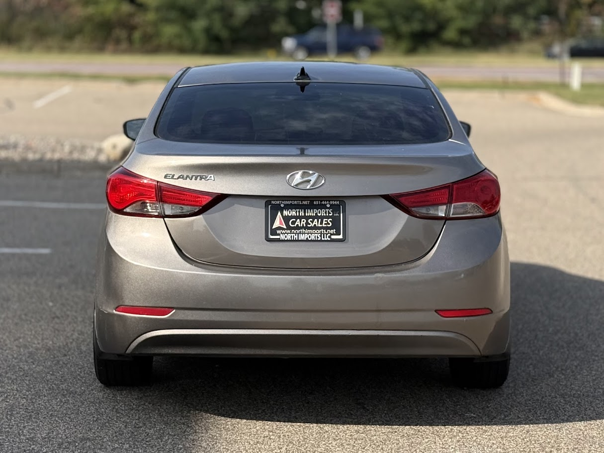 2016 Hyundai Elantra SE photo 2