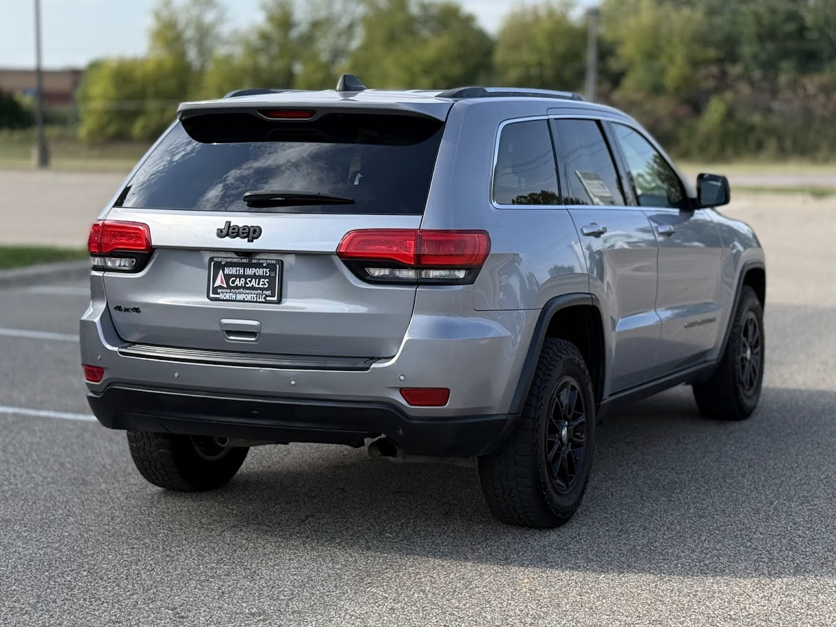 2019 Jeep Grand Cherokee Laredo photo 2