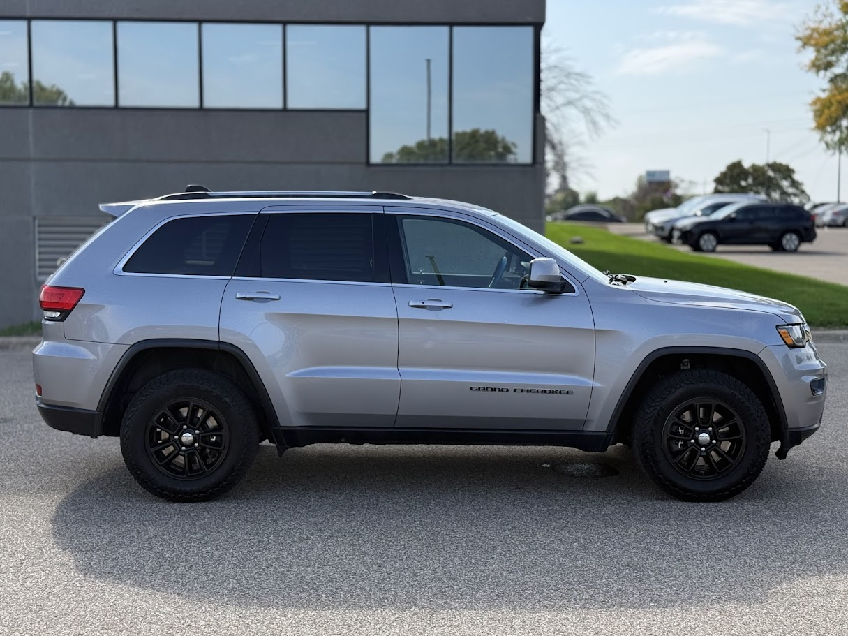 2019 Jeep Grand Cherokee Laredo photo 3
