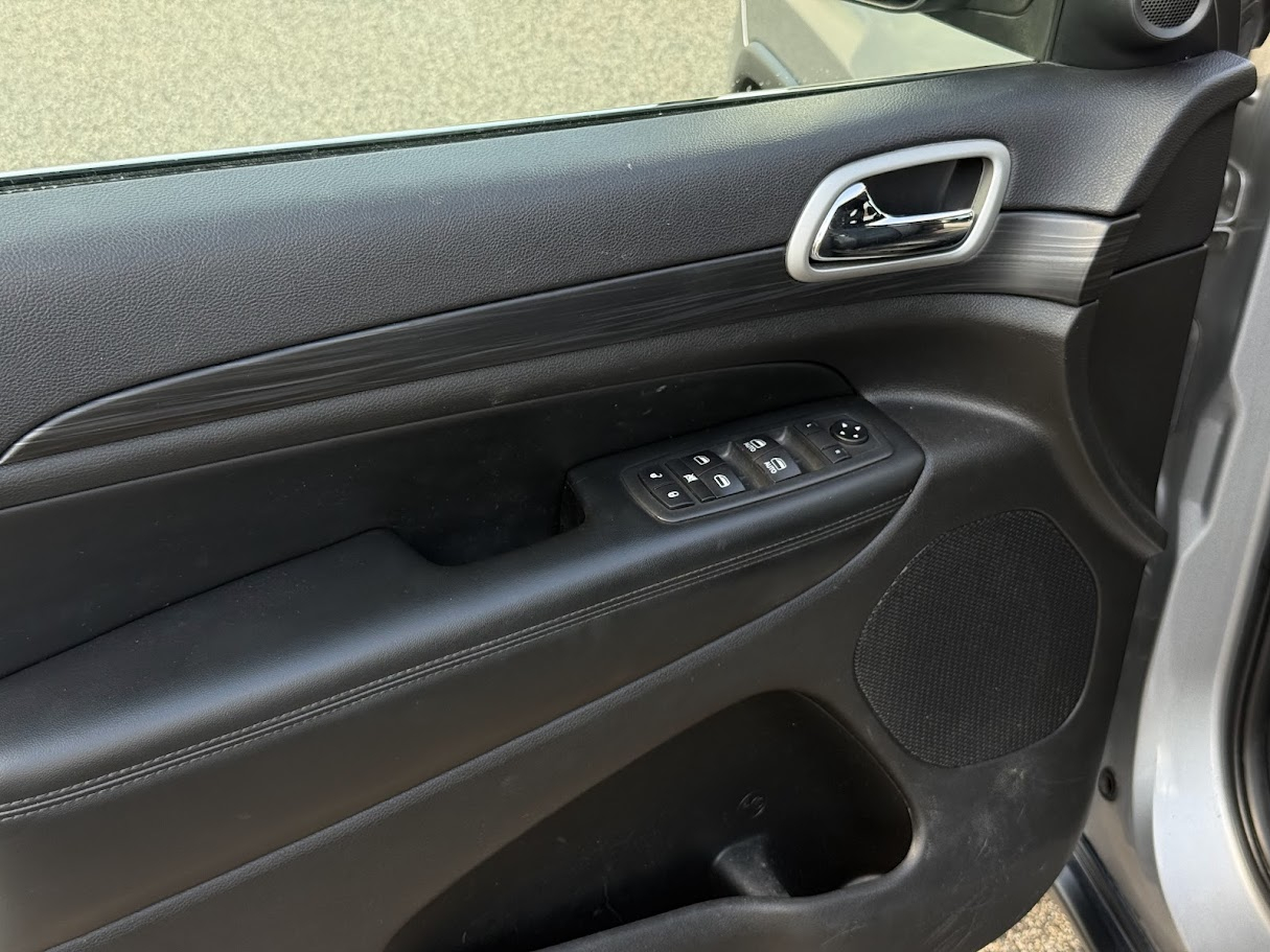 2019 Jeep Grand Cherokee Laredo photo 6