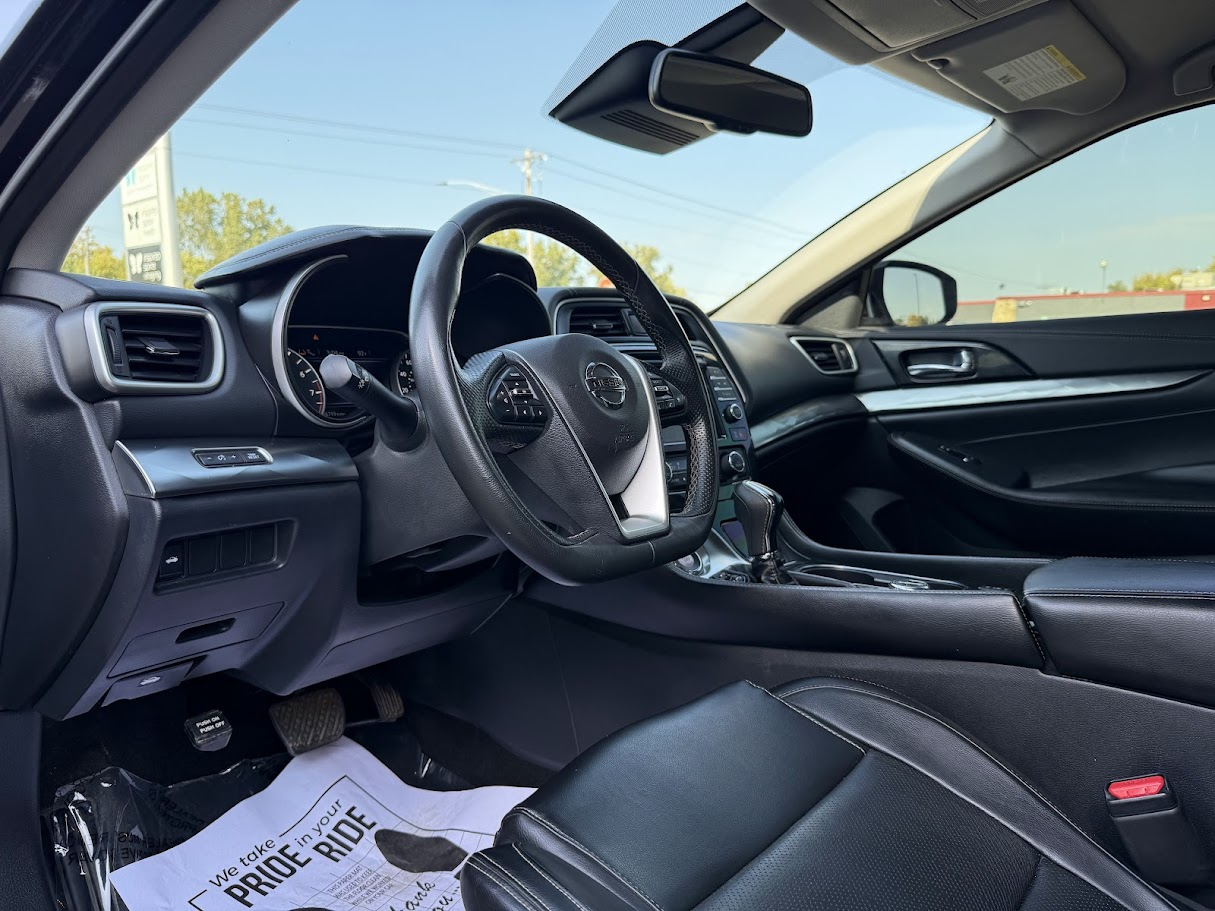 2021 Nissan Maxima SV photo 9