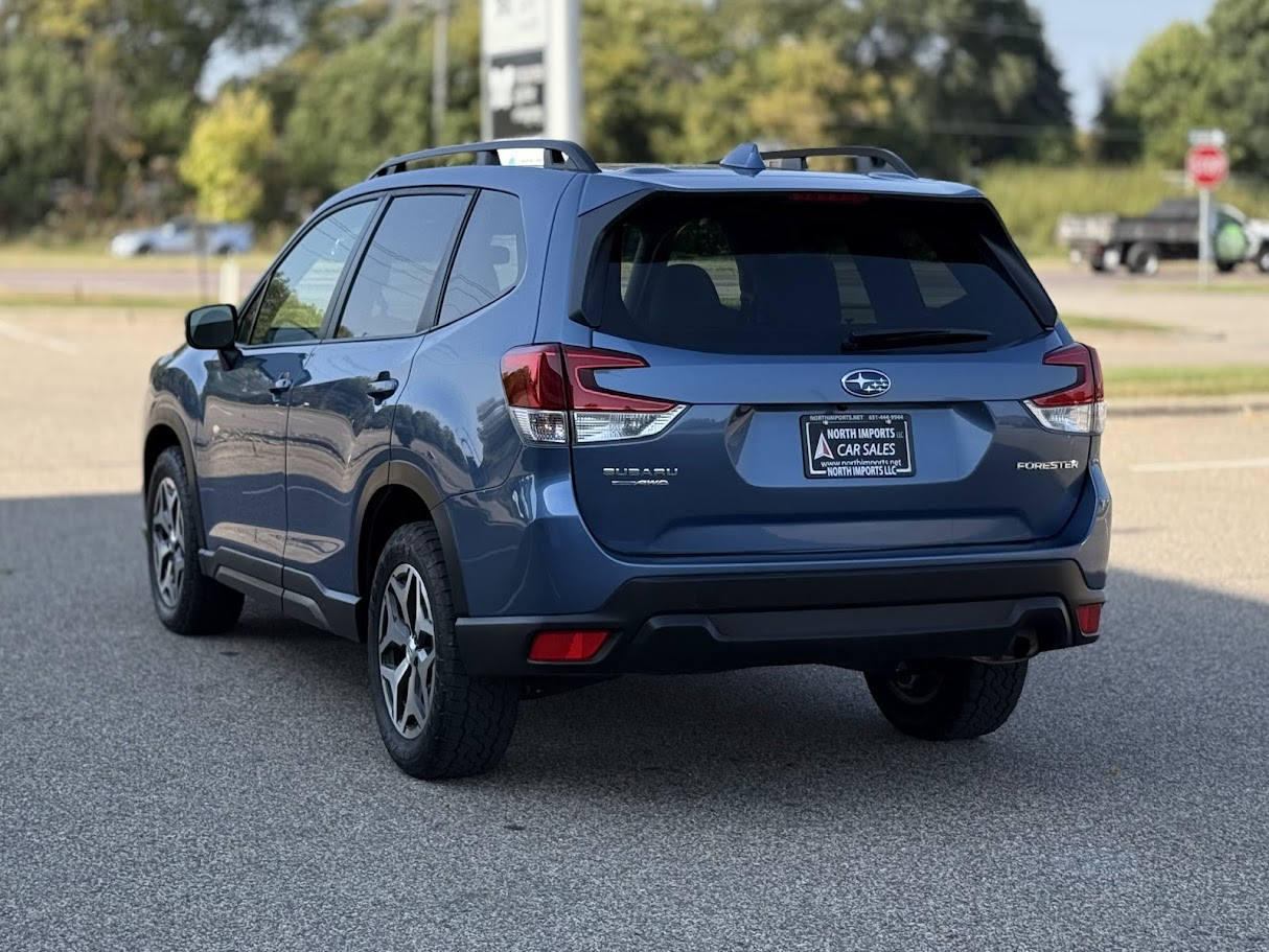 2022 Subaru Forester Premium photo 2