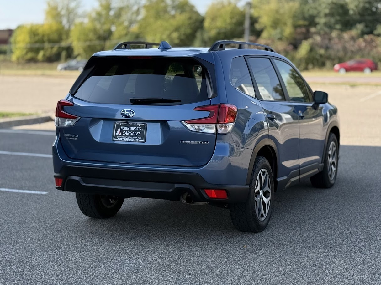 2022 Subaru Forester Premium photo 4