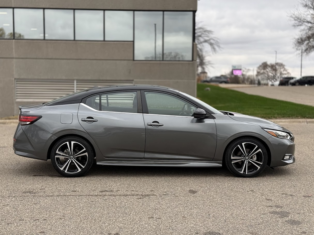 2022 Nissan Sentra SR photo 4