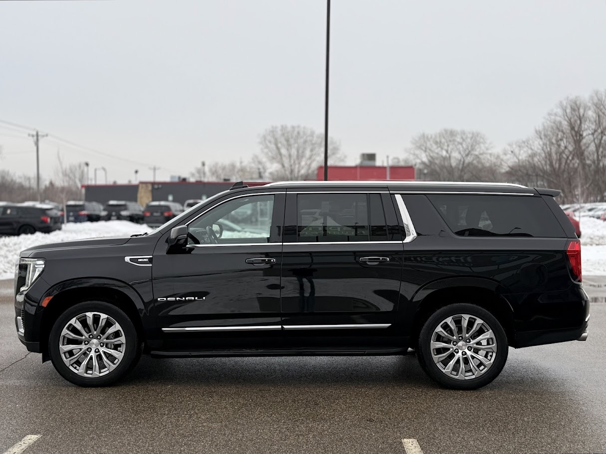GMC Yukon XL Denali 4WD 2022