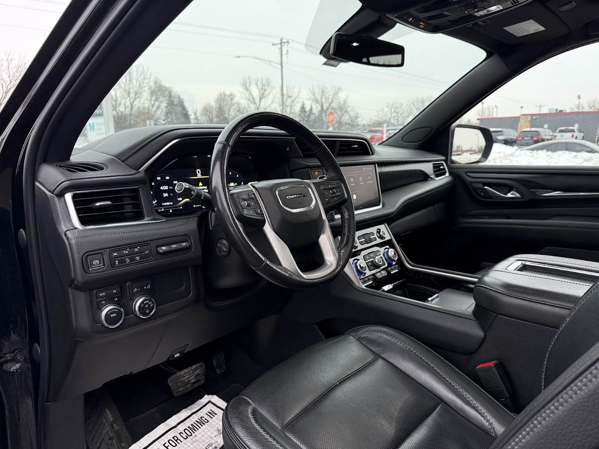 GMC Yukon XL Denali 4WD 2022