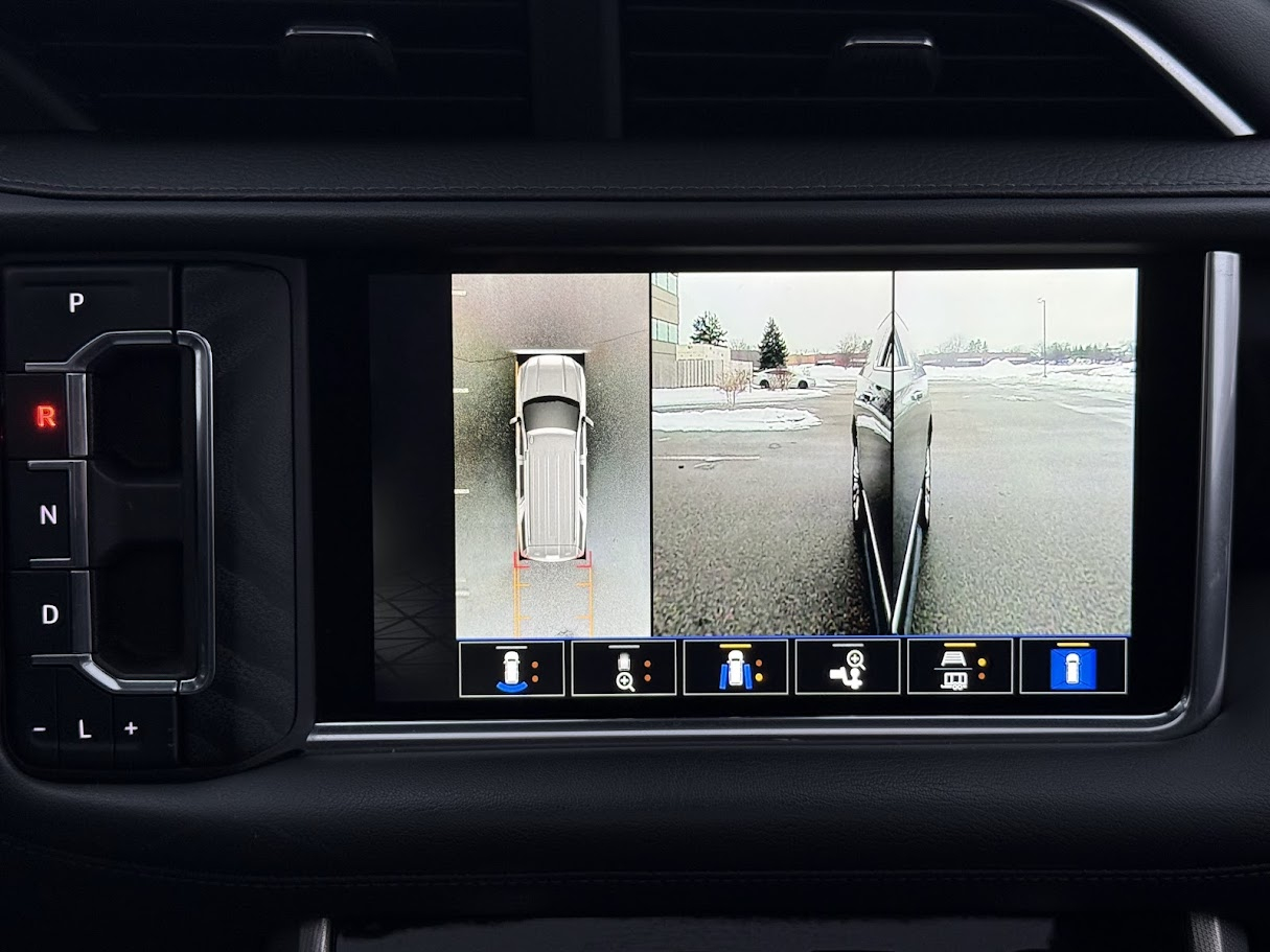 GMC Yukon XL Denali 4WD 2022