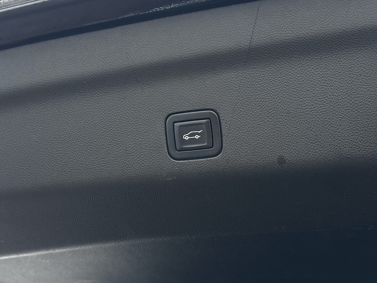 GMC Yukon XL Denali 4WD 2022