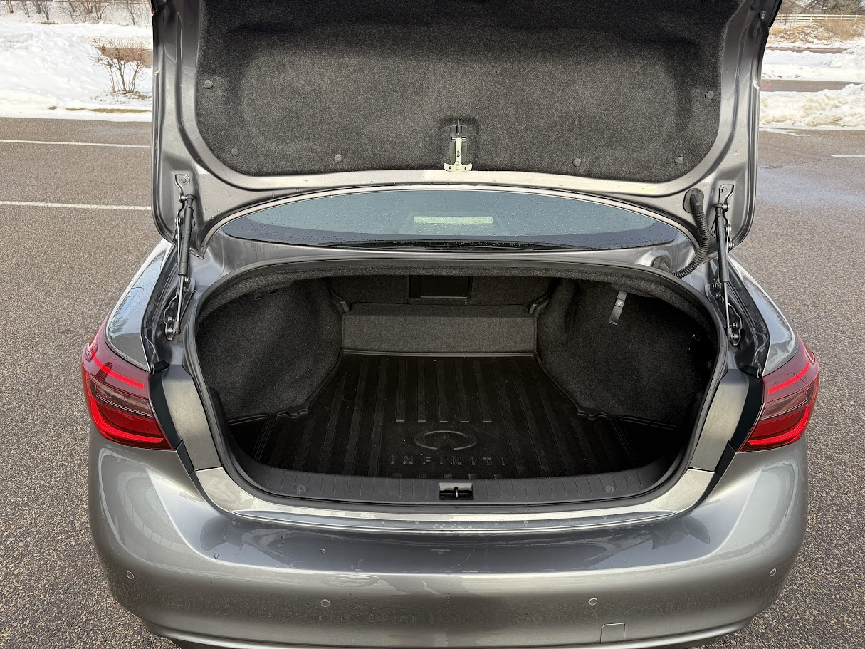 Infiniti Q50 3.0t LUXE AWD 2021