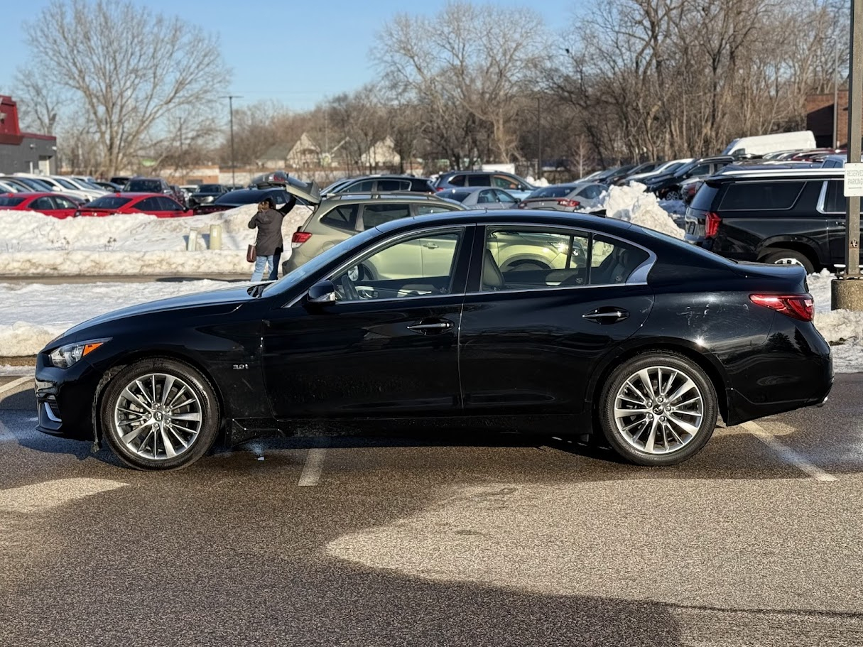 Infiniti Q50 3.0t LUXE AWD 2021