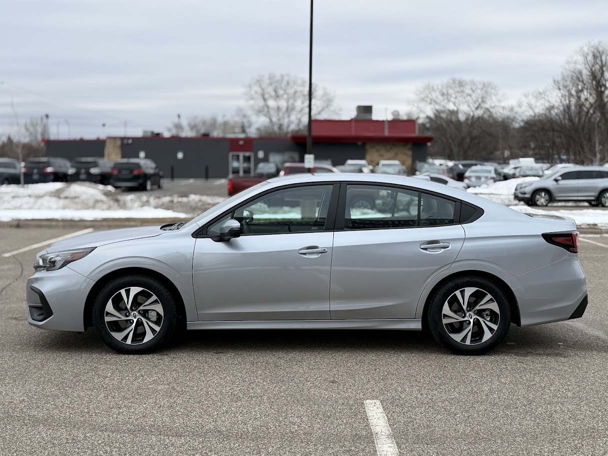Subaru Legacy Premium 2025